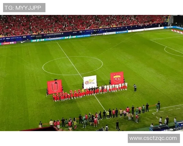 中超激战：AC米兰大胜里昂六比二引发全场轰动